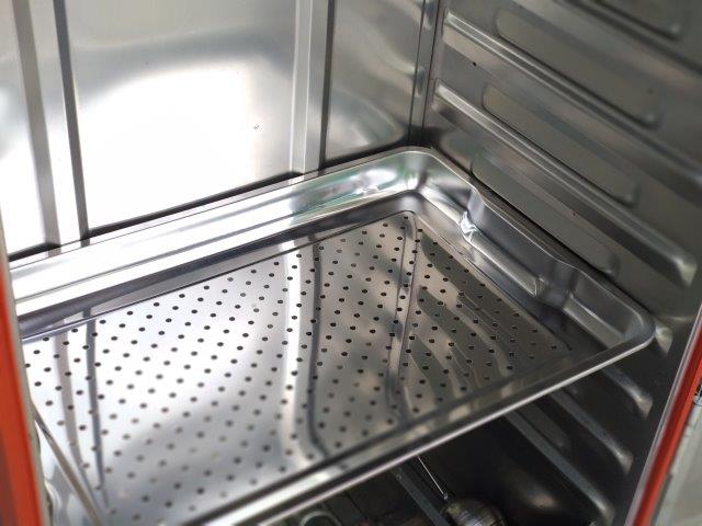 Ngoài nấu cơm tủ cơm TCD-8 còn có thể dùng khay đột lỗ để hấp thực phẩm